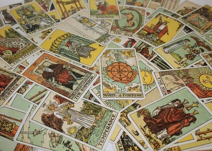 Yuk lihat peruntungan Zodiak Anda melalui pesan kartu tarot untuk ramalan zodiak hari ini Kamis, 20 Juli 2022 Libra, Scorpio dan Sagitarius