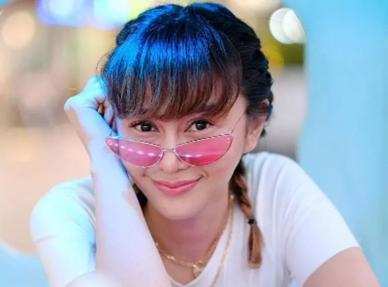 Ditanya followers, Denise Chariesta blak-blakan bahwa sosok RD lebih sering datang ke rumahnya daripada chek in di hotel.