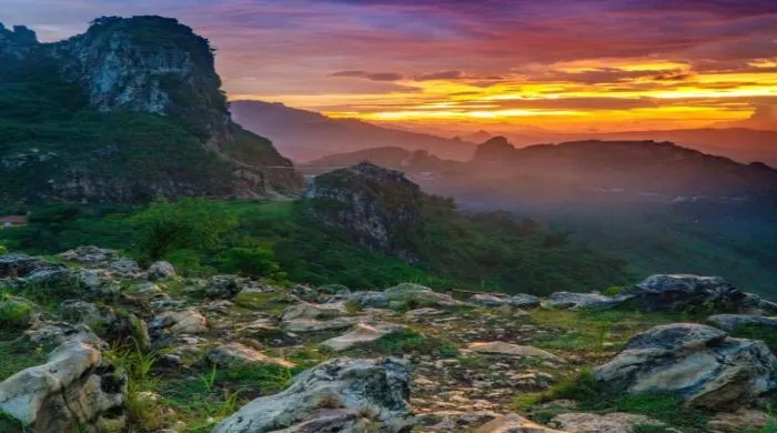 Healing Maksimal! 7 Wisata Alam di Sekitar Bandung Ini Bisa Jadi Pelepas Penat