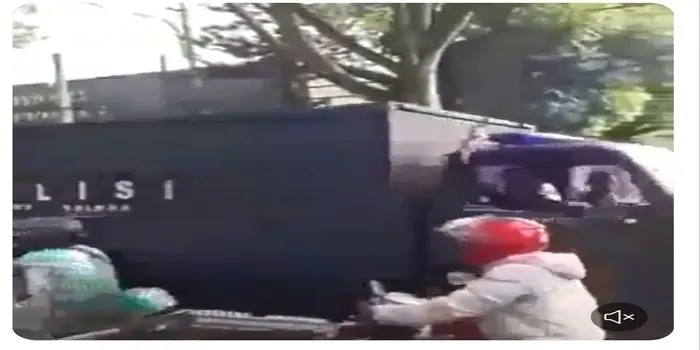 Viral! Rombongan kendaraan Polisi Diteriaki 'Sambo' Oleh Pengendara di Jalan /Twitter @alvinlie21
