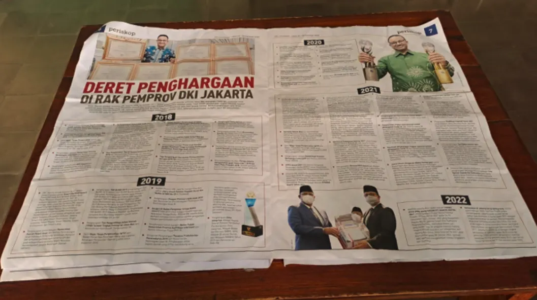 Halaman tabloid berisi prestasi Anies Baswedan.