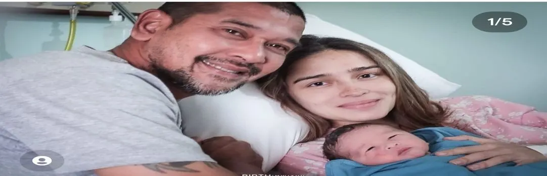 yasmine Wildblood dan suami bersama anak ketiga yang lahir minggu 28 Agustus 2022 / @yaswildblood