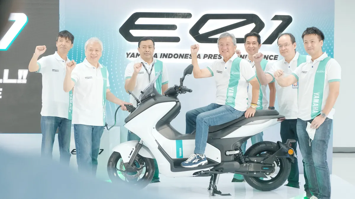 Yamaha menghadirkan kendaraan ramah lingkungan Electric Vehicle (EV) model E01 motor listrik mobilitas masa depan.