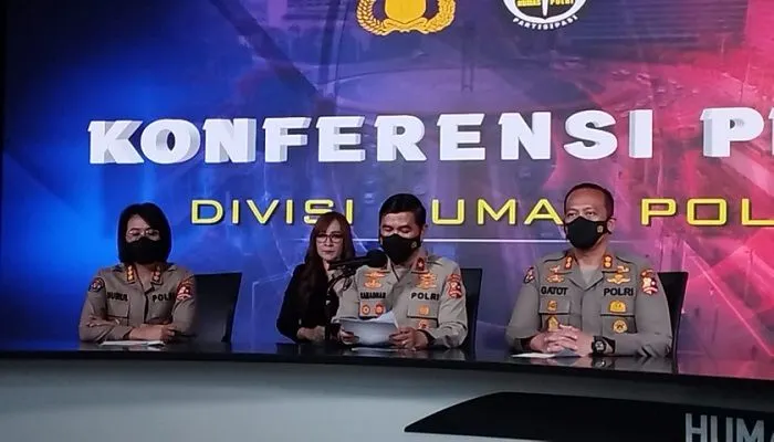 CV Samudera Chemical oplos pelarut obat sirup yang mengandung Etilen Glikol (EG), Bareskrim Polri unkap modus di balik perbuatan.