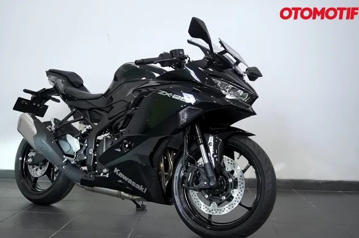 Kawasaki Ninja ZX-25R 2023 motor sport 4 silinder termurah.
