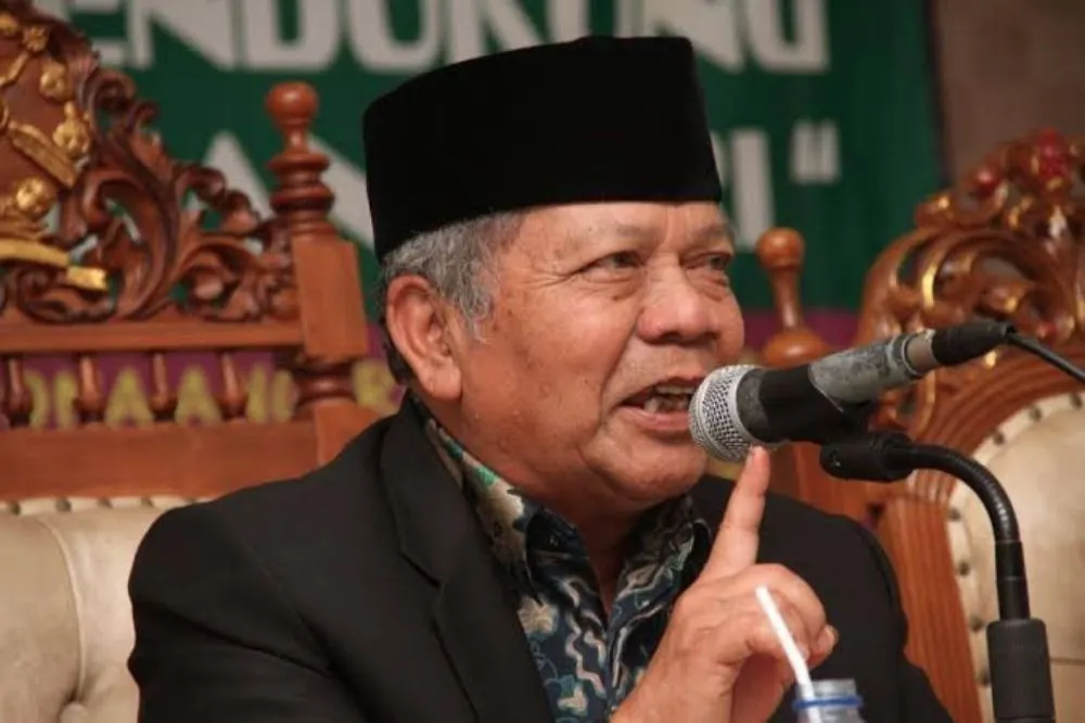KH Aceng Zakaria adalah mantan Ketua Umum PP Persis pada periode 2015-2022 meninggal dunia pada Senin, 21 November 2022.