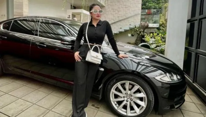 Dihujat Fans Lesti dan Billar, Dewi Perssik Berikan Tanggapan Pedas!