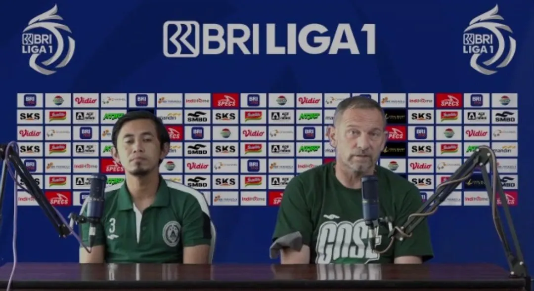 Tangkapan layar jumpa pers Pelatih PSS Sleman, Dejan Antonic (kanan) dan kapten PSS Sleman Bagus Nirwanto
