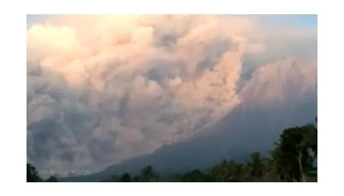 Semeru Erupsi! Minggu 4 Desember 2022, Awan Panas Guguran (APG) Meluncur hingga 7 Kilometer