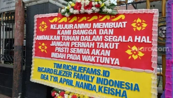 Update Terbaru Sidang Lanjutan Baharada E: Dukungan Mengalir hingga PN Jaksel Dipenuhi Karangan Bunga