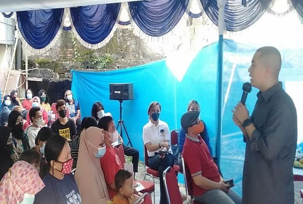 Anggota DPRD DKI Jakarta, Wibi Andrino dalam kegiatan sosialisasi JakWifi kepada warga RT 014 RW 09 Kelurahan Kramat Pela, Kecamatan Kebayoran Baru, Jakarta Selatan/dok: Kominfotik Jaksel