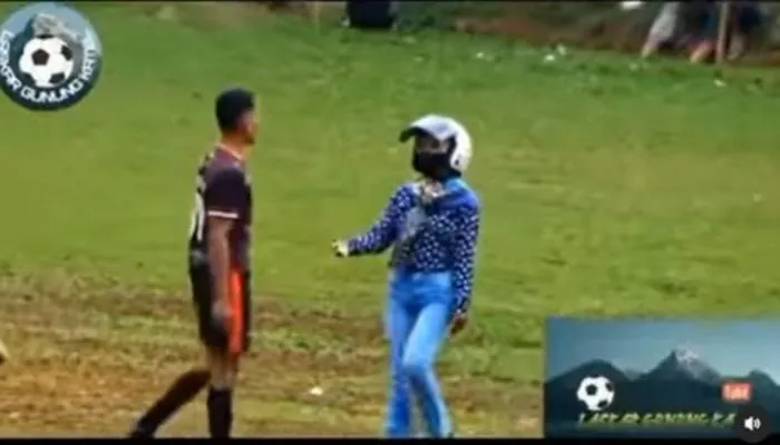 wanita jemput pemain