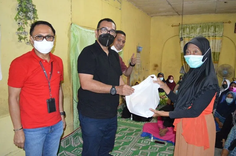 Staff Khusus Menteri BUMN Arya Sinulingga kembali menyapa karyawan dan nasabah PNM Mekaar di Kabanjahe, Medan (2 September 2021). 