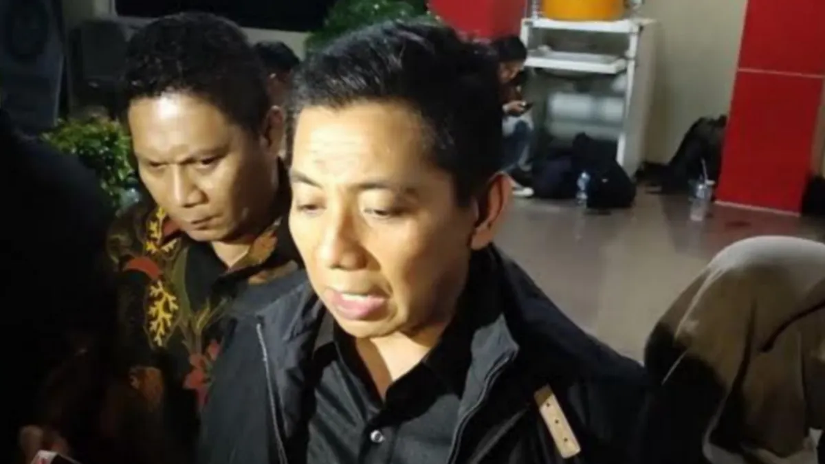 Sandy Arifin menanggapi pertanyaan wartawan mengenai roastingan Kiky Saputri terhadap Lesti dan Billar.