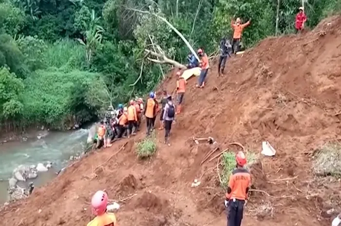 Situasi Terkini Gempa Cianjur, Penemuan Korban Tewas di Longsoran Tanah hingga Gempa Susulan!