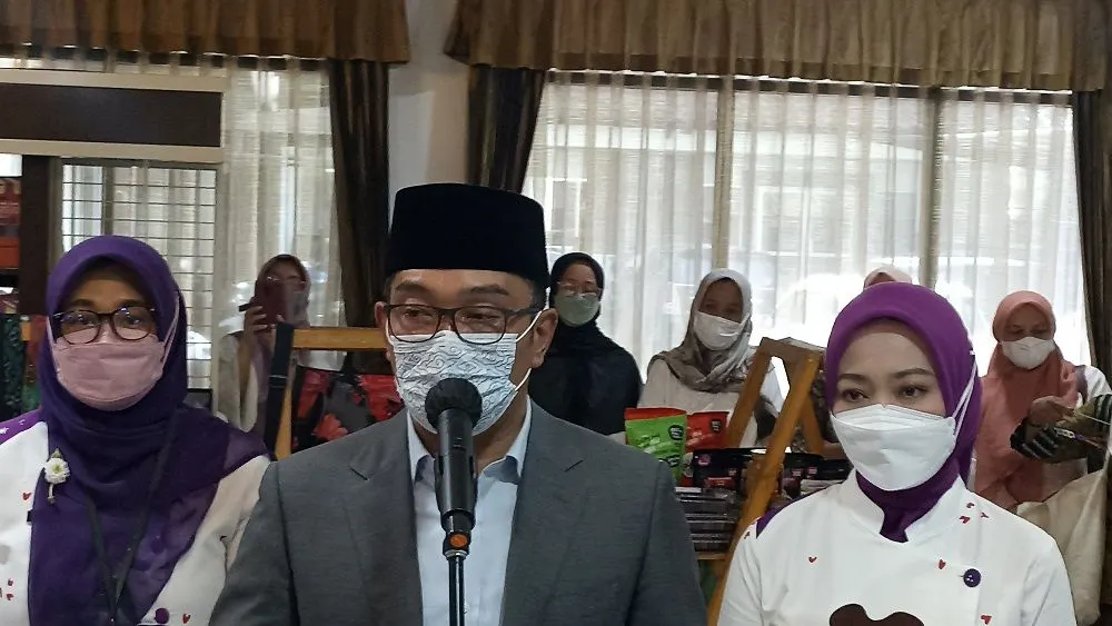 Gubernur Jawa Barat Ridwan Kamil mengakui adanya kasus pemotongan BLT BBM di Jawa Barat juga kasus BLT yang disengaja tidak tepat sasaran.
