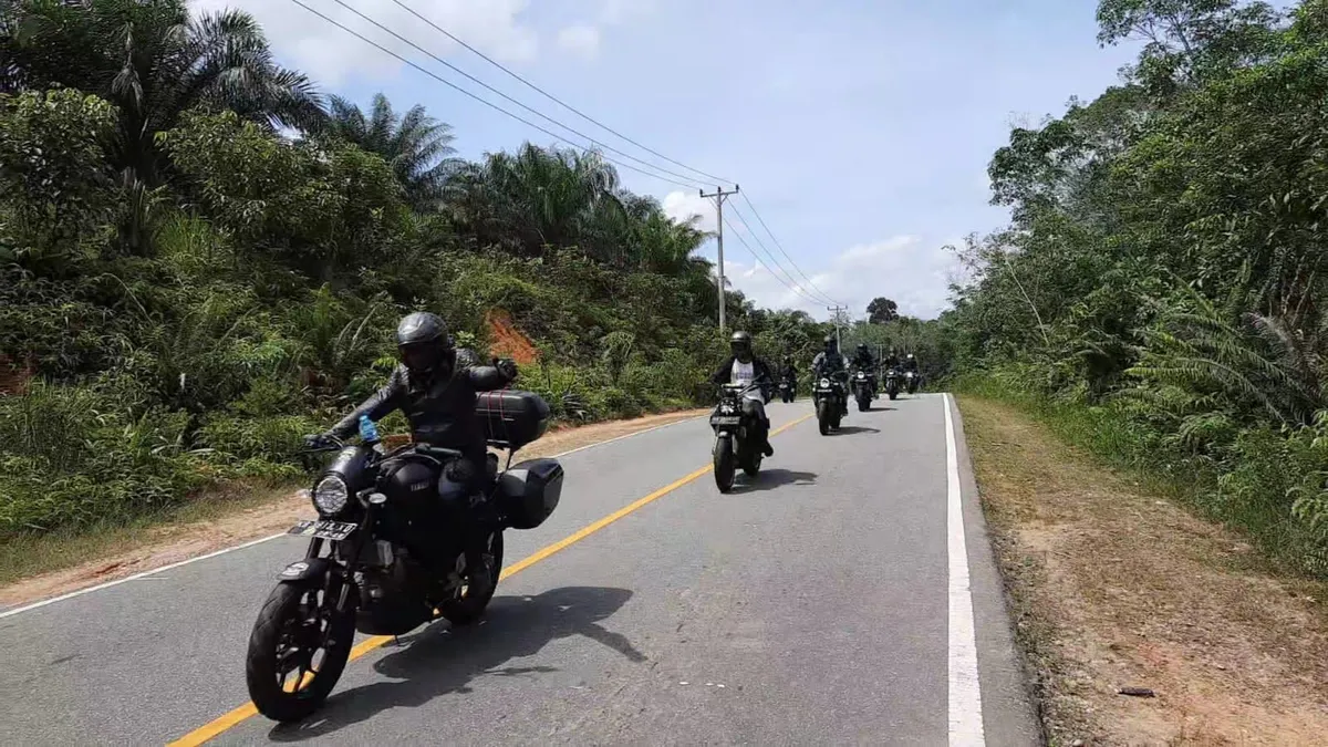 Biker&nbsp;XSR&nbsp;155 Makin Gemar Taklukan Alam Menantang Kalimantan  &nbsp;