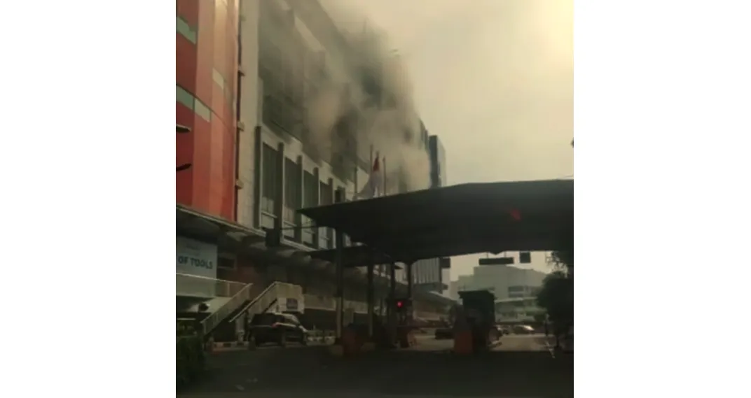 Kebakaran di Gedung LTC Glodok, Jakarta Barat.