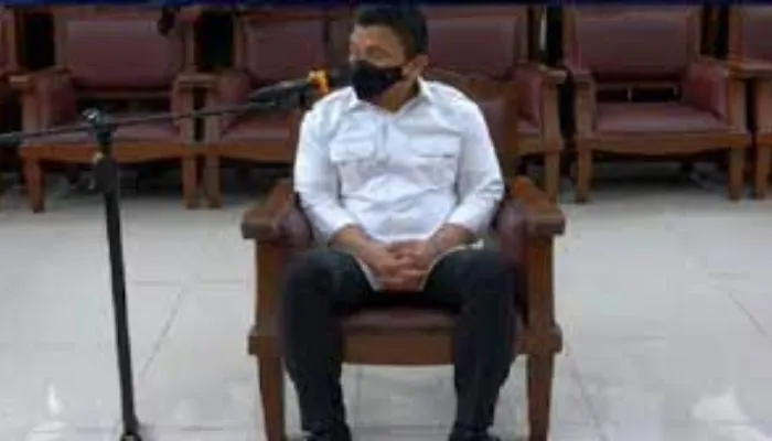 Usai Ramai Diperbincangkan Saat Jalani Persidangan dengan Setelan Batik, Ferdy Sambo Kini Pilih Pakai Kemeja