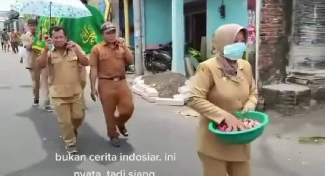 Viral Video Perangkat Desa di Kediri Jatim Urus Warga Meninggal karena Tetangga Tak Ada yang Mau Lakukan