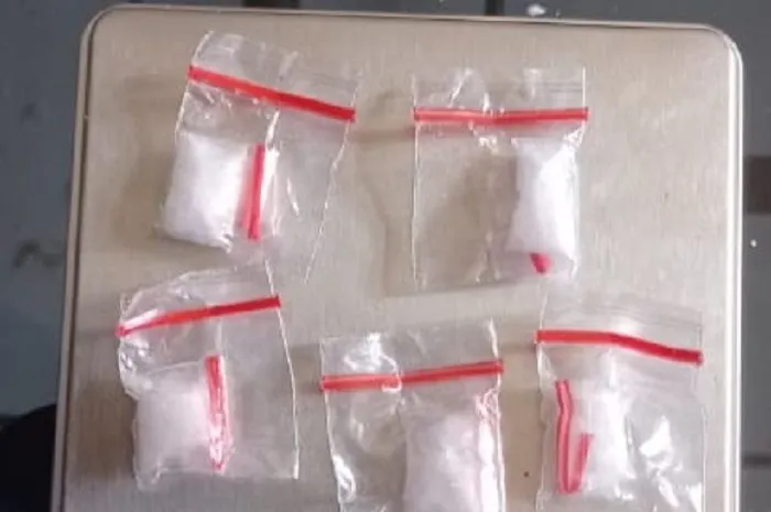 Barang bukti berupa paket isi sabu-sabu diamankan petugas Lapas Jelekong dalam upaya penyelundupan narkotika dalam dua hari beruntun.