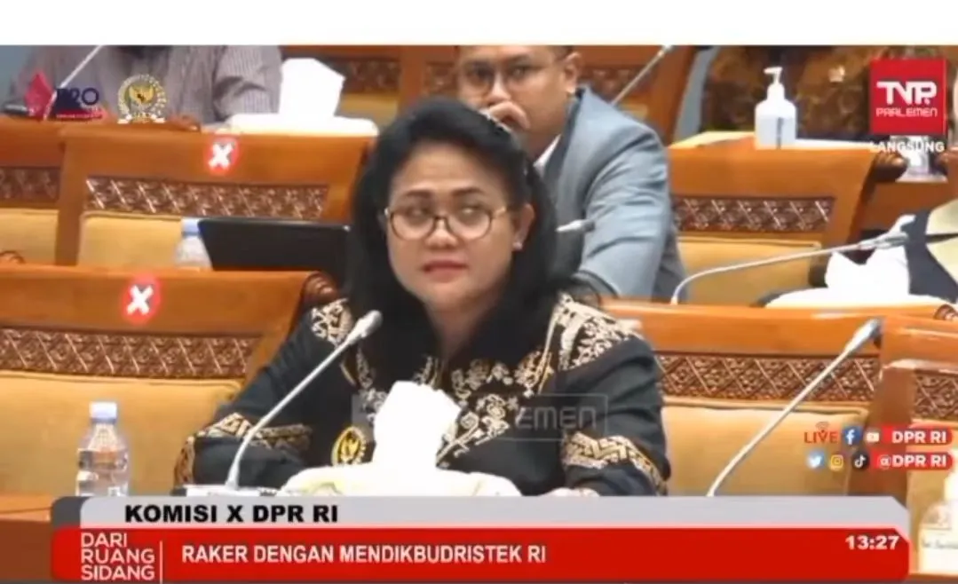 Anggota Komisi X DPR RI Anita Jacoba Gah mengkritik Nadiem Makarim, sebut tak layar mendapatkan tepuk tangan.