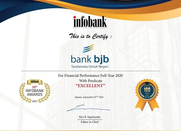 Dirut bank bjb Yuddy Renaldi dan bank bjb terima penghargaan Infobank Award 2021