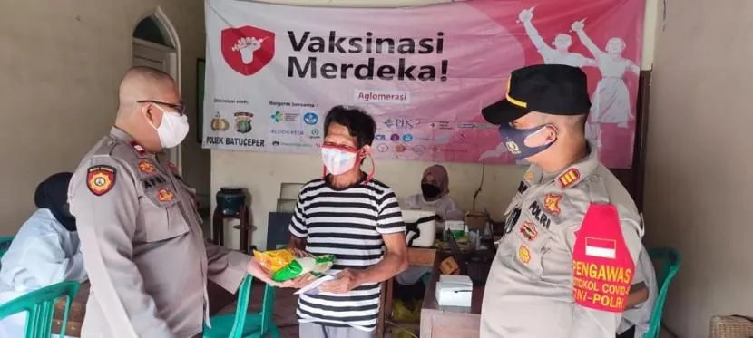 Polda Metro Jaya telah melahirkan sebuah terobosan akselerasi vaksinasi di wilayah DKI Jakarta &amp; Aglomerasi, melalui metode Vaksinasi Merdeka (VM) selama pandemi Covid-19 2021.