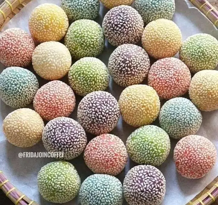 Daripada Beli Mening Buat Aja Sendiri Onde-Onde Warna-Warni, Dijamin 100% Enak