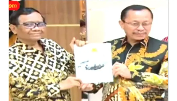 Komnas HAM Serahkan Laporan Investigasi Tragedi Kanjuruhan ke Menkopolhukam, Mahfud MD: Tersangka Jangan Behenti di 6 Orang ini