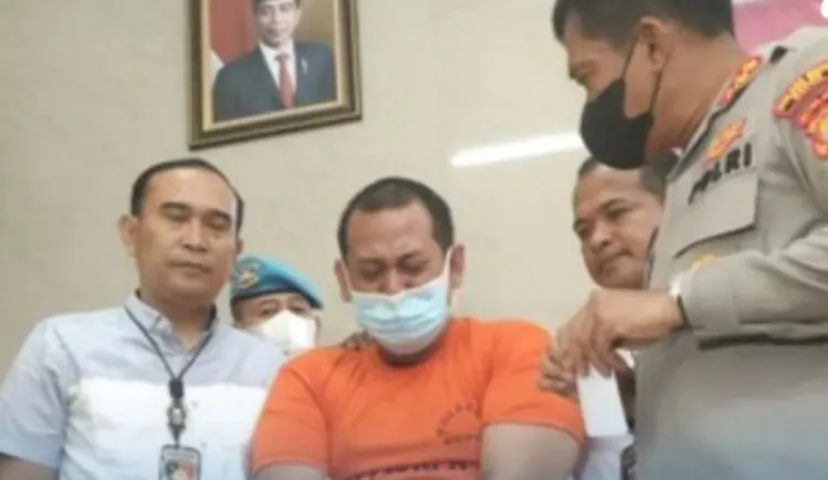 Seorang ayah di Depok tega menyerang anaknya hingga meninggal.