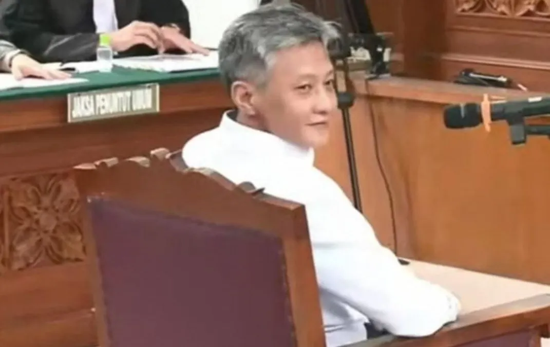 Hendra Kurniawan mengaku sudah lupa dan melengos pergi saat ditanya oleh awak media soal pemecatan dari Polri.