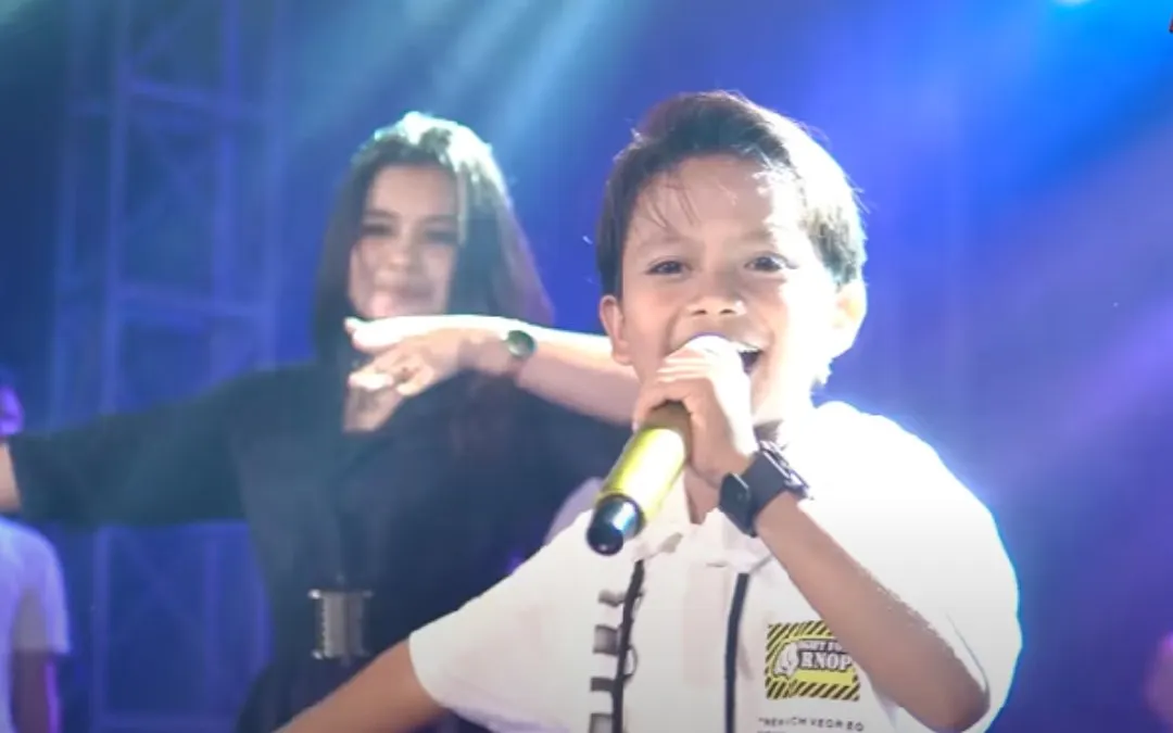 Farel Prayoga dan Filla Talia, video kolaborasi inilah yang viral dan membuat nama Farel terkenal sehingga diundang ke istana negara