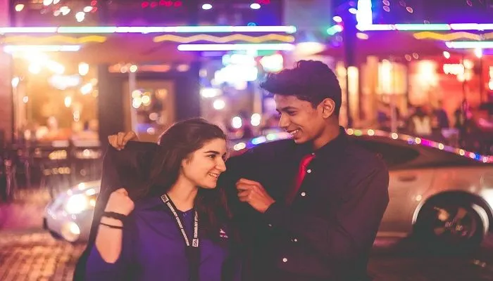 Ramalan Cinta Rabu 31 Agustus 2022: Cancer Hadiahi Pasangan, Capricorn Ada yang Diam-diam Naksir Kamu