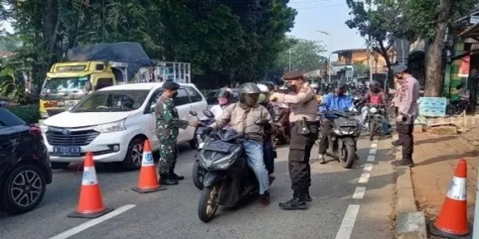 ILUSTRASI Penyekatan massa Reuni 212 di Tangerang.