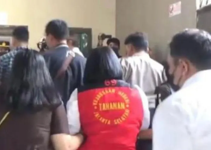 Putri Candrawathi Tiba di PN Jaksel Jalani Sidang Perdana 