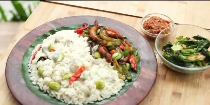 Nasi liwet khas sunda / youtube Devina Hermawan