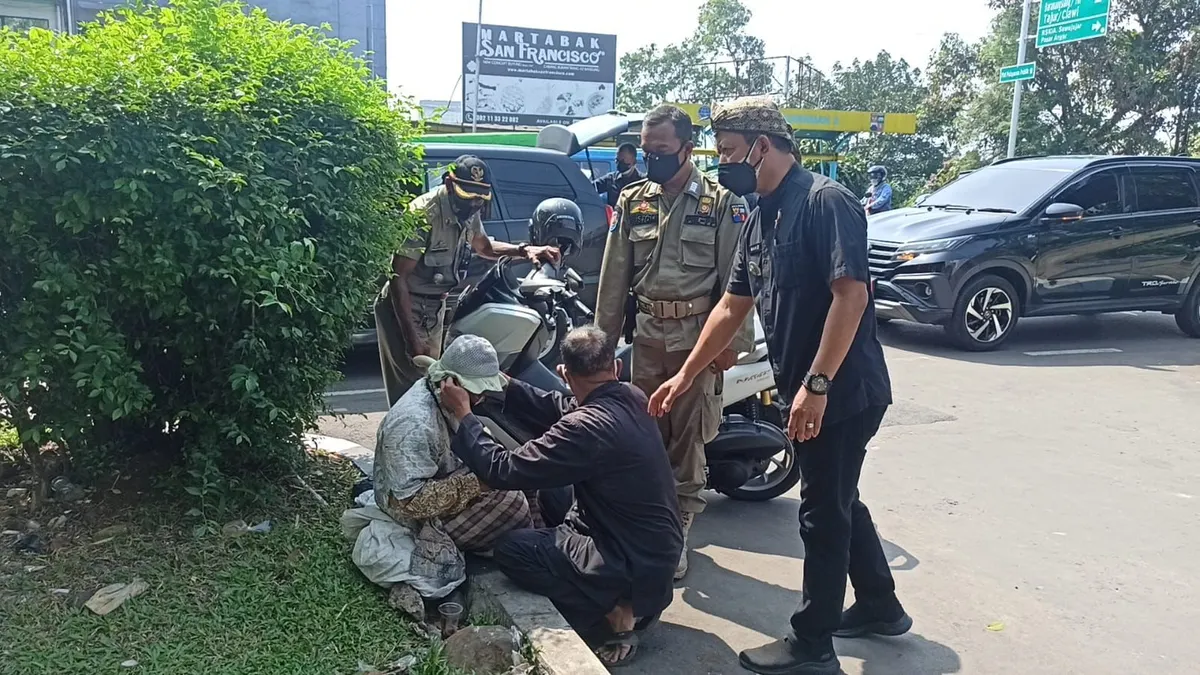 Camat Bogor Tengah Kota Bogor Abdul Wahid ajak PMKS vaksinasi Covid-19