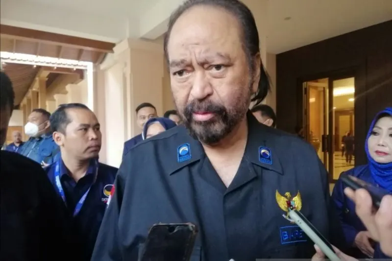 Ketua Umum DPP Partai NasDem, Surya Paloh, saat memberikan keterangan pers, di Hotel Sultan, Jakarta, Kamis (16/6/2022).