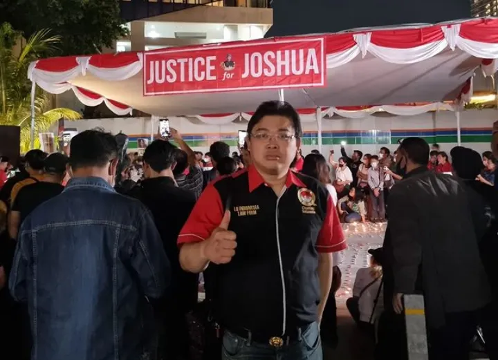 Alvin Lim yang ditangkap tanpa perlawanan itu disinyalir karena kasus pemalsuan surat.