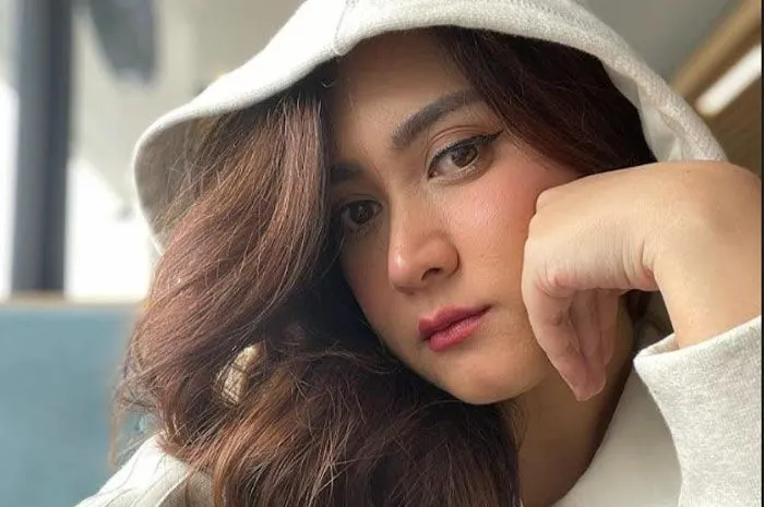 Berita Kebaya Merah Trending di Twitter, Nafa Urbach Kesal, Ini Alasannya!