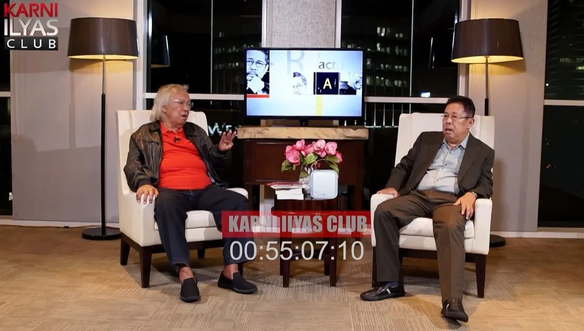 Wartawan dan politisi senior Panda Nababan (kiri) ketika berbincang-bincang dengan sahabat lamanya, Karni Ilyas