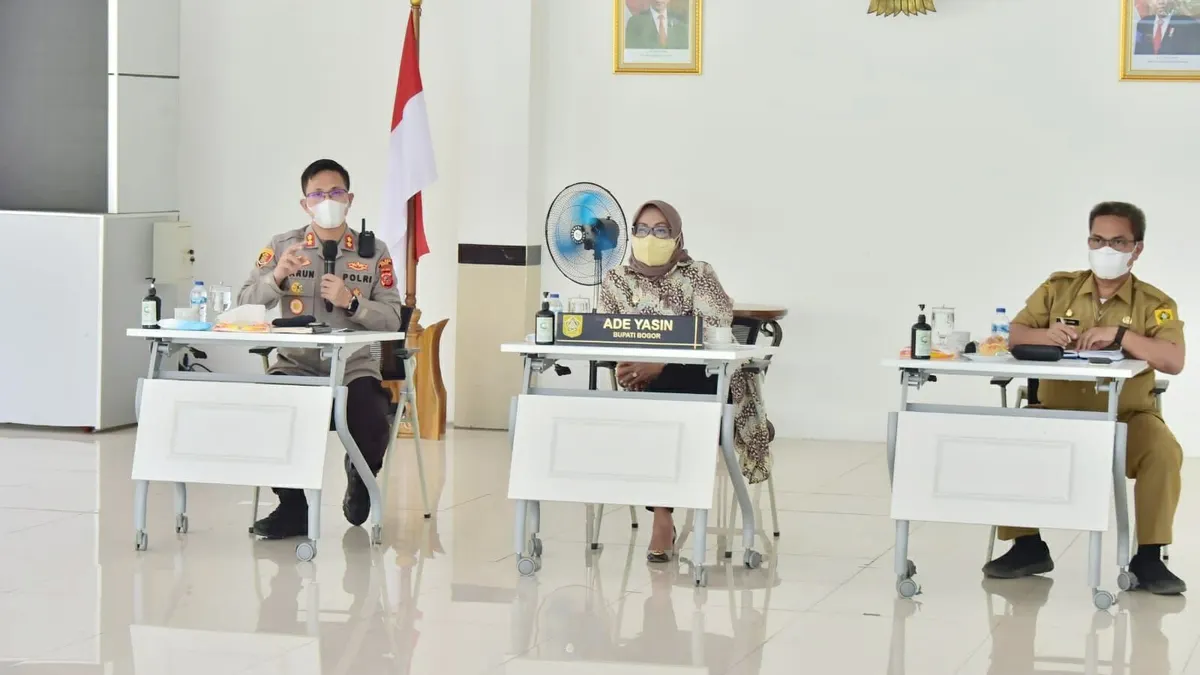 Forkopimda Kabupaten Bogor saat menggelar rapat pembahasan penerapan ujicoba ganjil genap di kawasan Puncak Kabupaten Bogor.