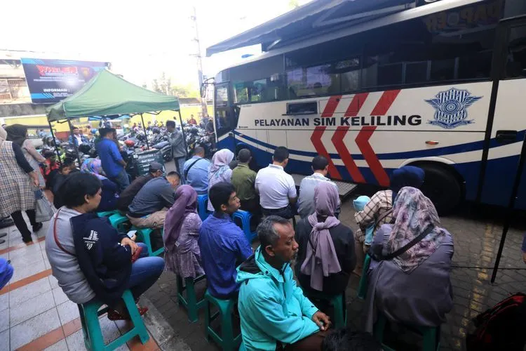 Ilustrasi. Polisi mengubah syarat usia membuat SIM terbaru.