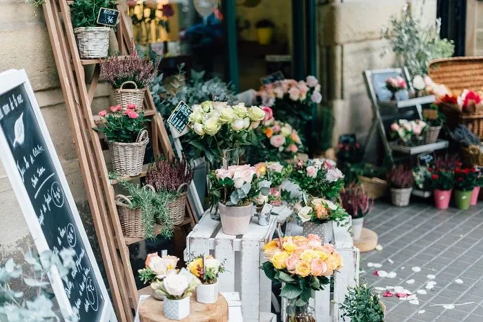 ilustrasi lowongan di toko florist