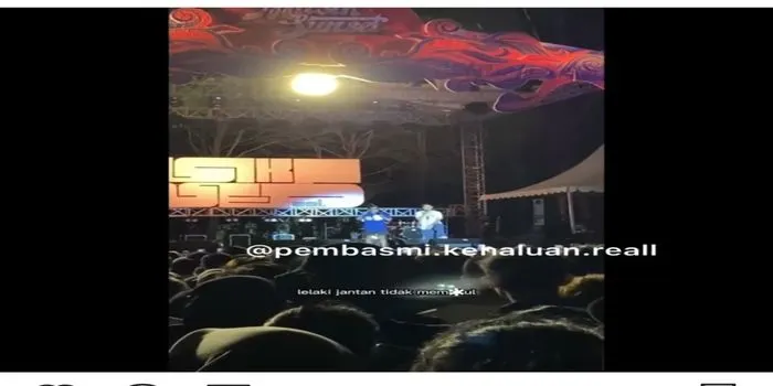 Aksi Desta dan Vincent mengkampanyekan Stop KDRT pada perempuan /tangkaplayat @lambegosiip