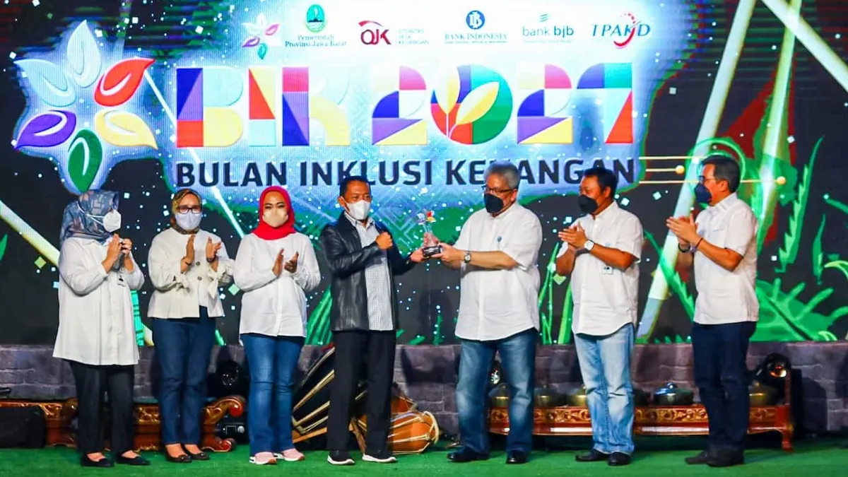 OJK Bersama bank bjb Menggelar Puncak Acara Bulan Inklusi Keuangan 2021