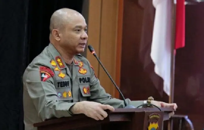 Irjen Teddy Minahasa.