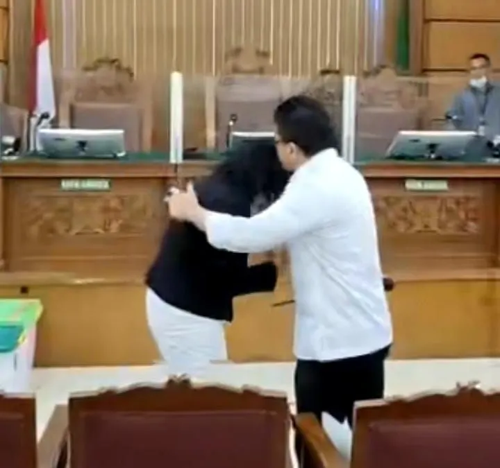 Ferdy Sambo kangen berat pada Putri Candrawati, usai sembuh dari Covid-19 akhirnya datang ke persidangan.