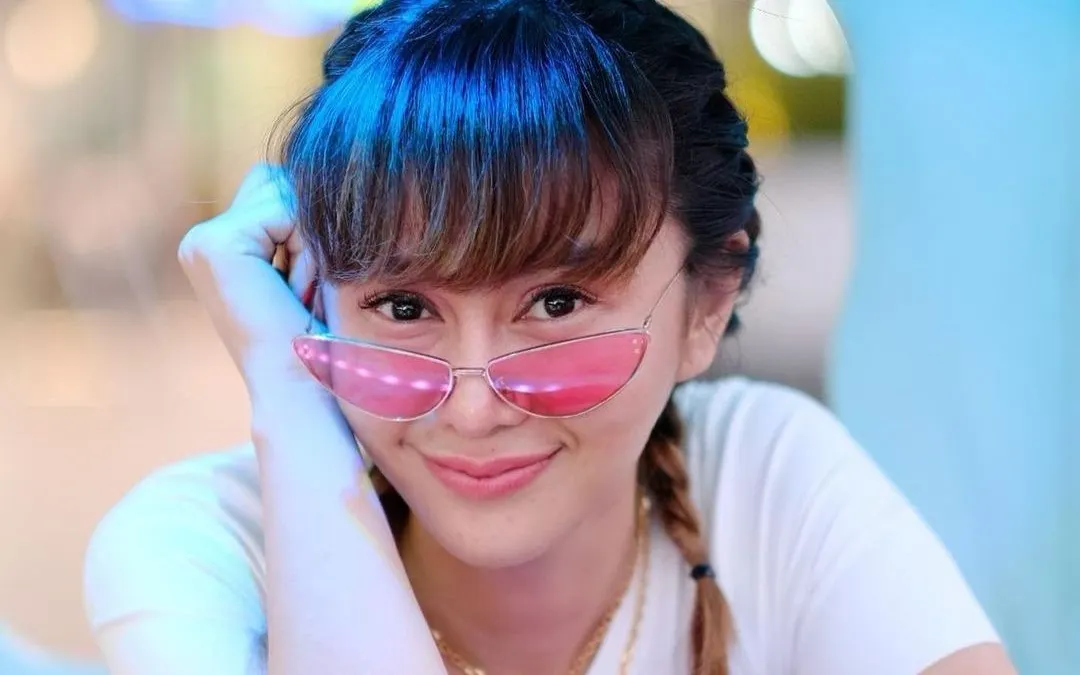 Denise Chariesta mengungkapkan alasan penyebab dirinya cadel.